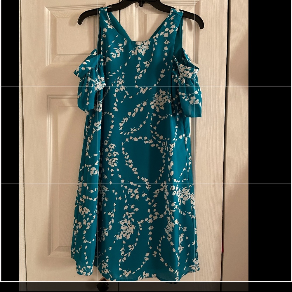 Cold Shoulders Slightly loose fitting dress